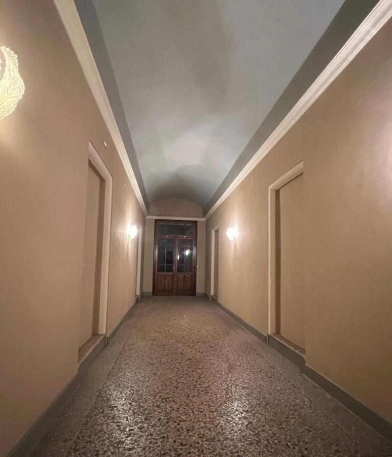 Grande Stanza Matrimoniale In Palazzo Signorile Daire Mirandola Dış mekan fotoğraf